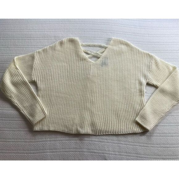 Derek Heart Juniors LARGE CREAM SWEATER WITH LACE TIED UP BACK - Picture 2 of 9